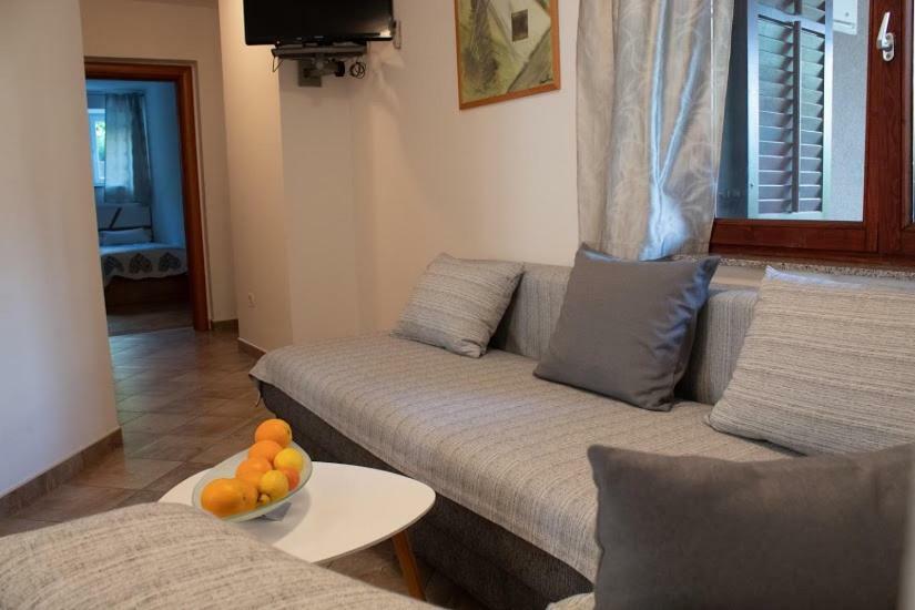 Apartment Katia Pula Exteriör bild