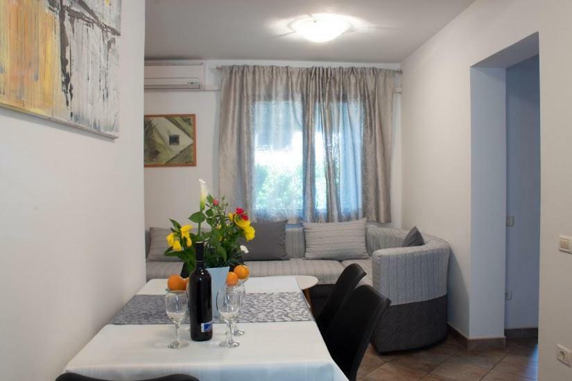 Apartment Katia Pula Exteriör bild